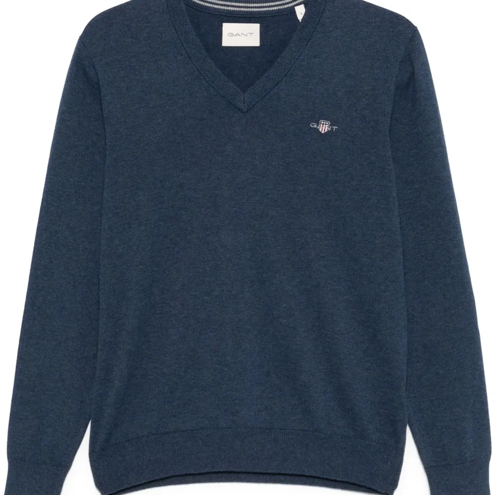 Свитер с V-образным вырезом