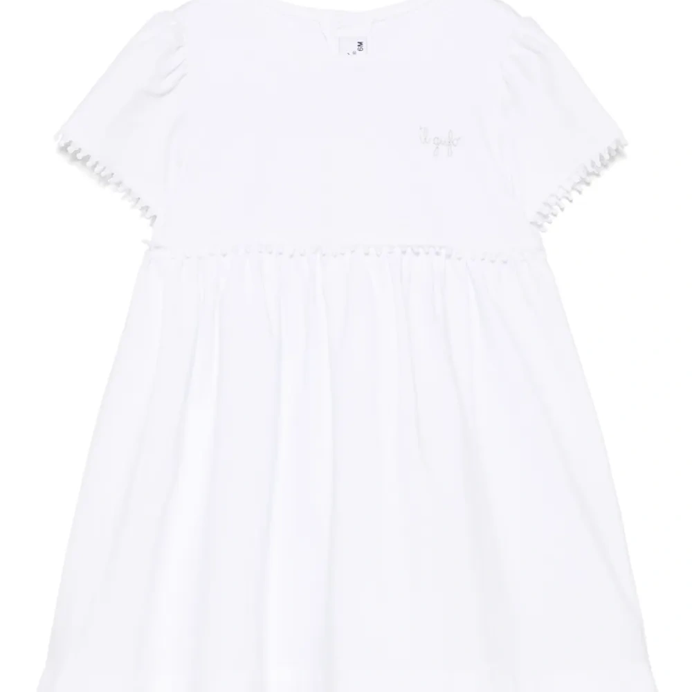 Платье с вышитым логотипом