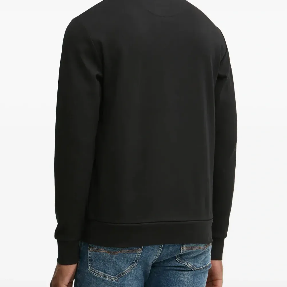 Толстовка с вышитым логотипом