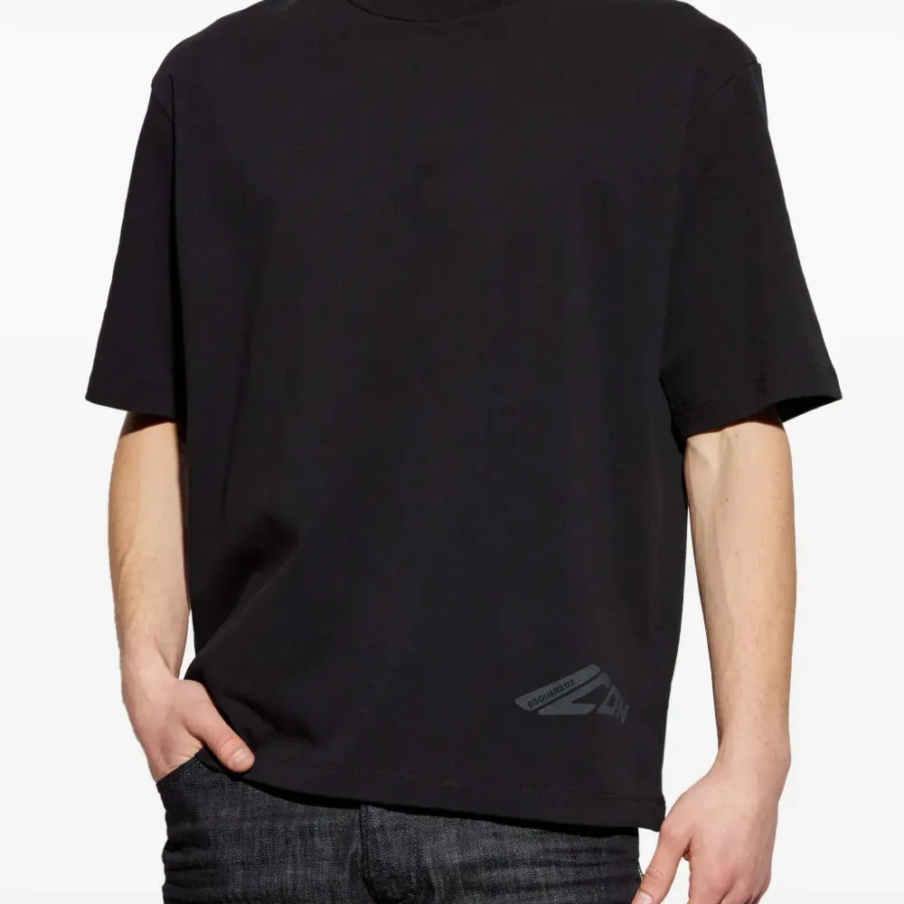 Футболка с логотипом