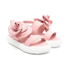 Сандалии с цветочной аппликацией