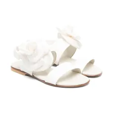 Сандалии с цветочной аппликацией