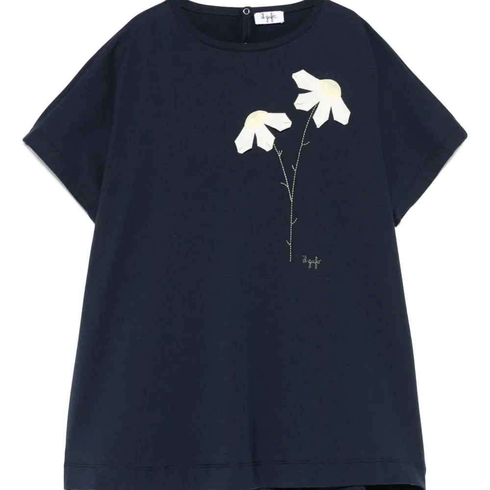 Платье с цветочной аппликацией