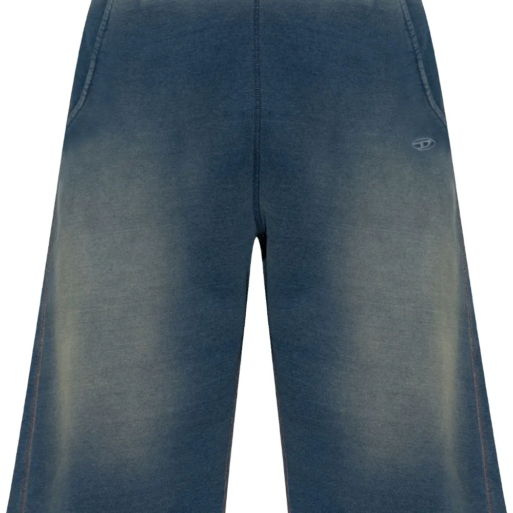 Шорты с эффектом потертости