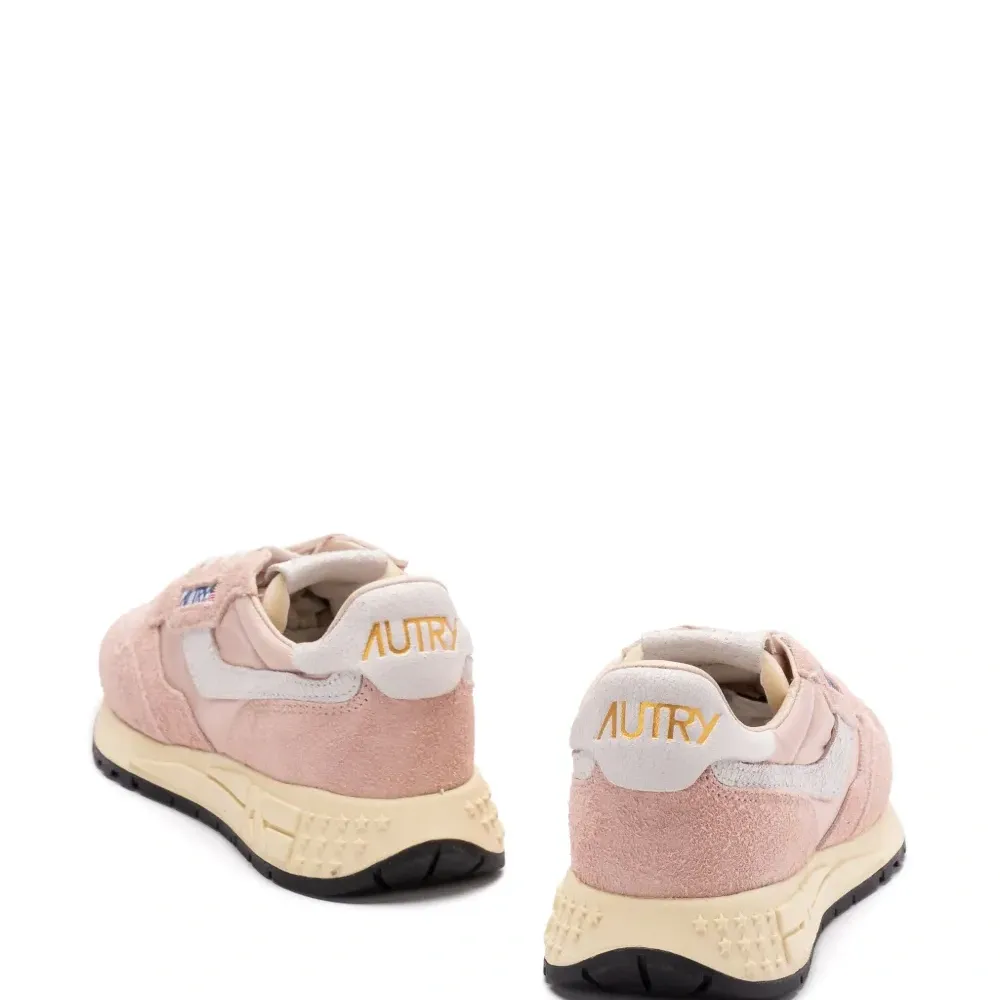 Кроссовки с логотипом