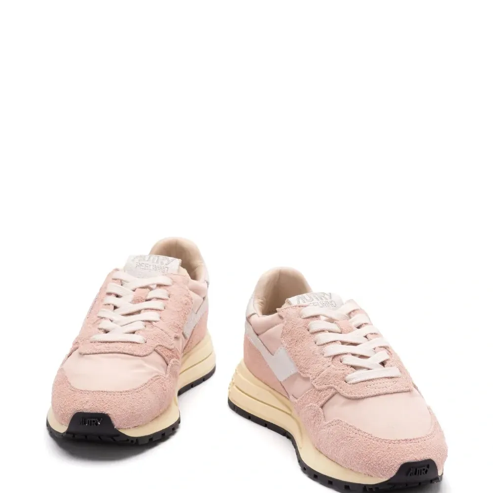 Кроссовки с логотипом