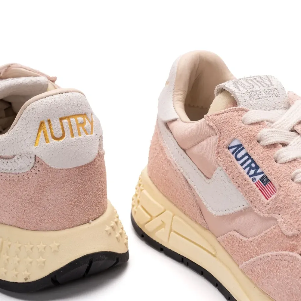 Кроссовки с логотипом