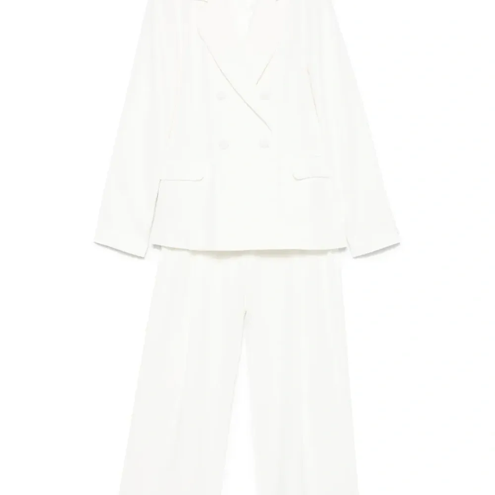 Костюм с двубортным пиджаком