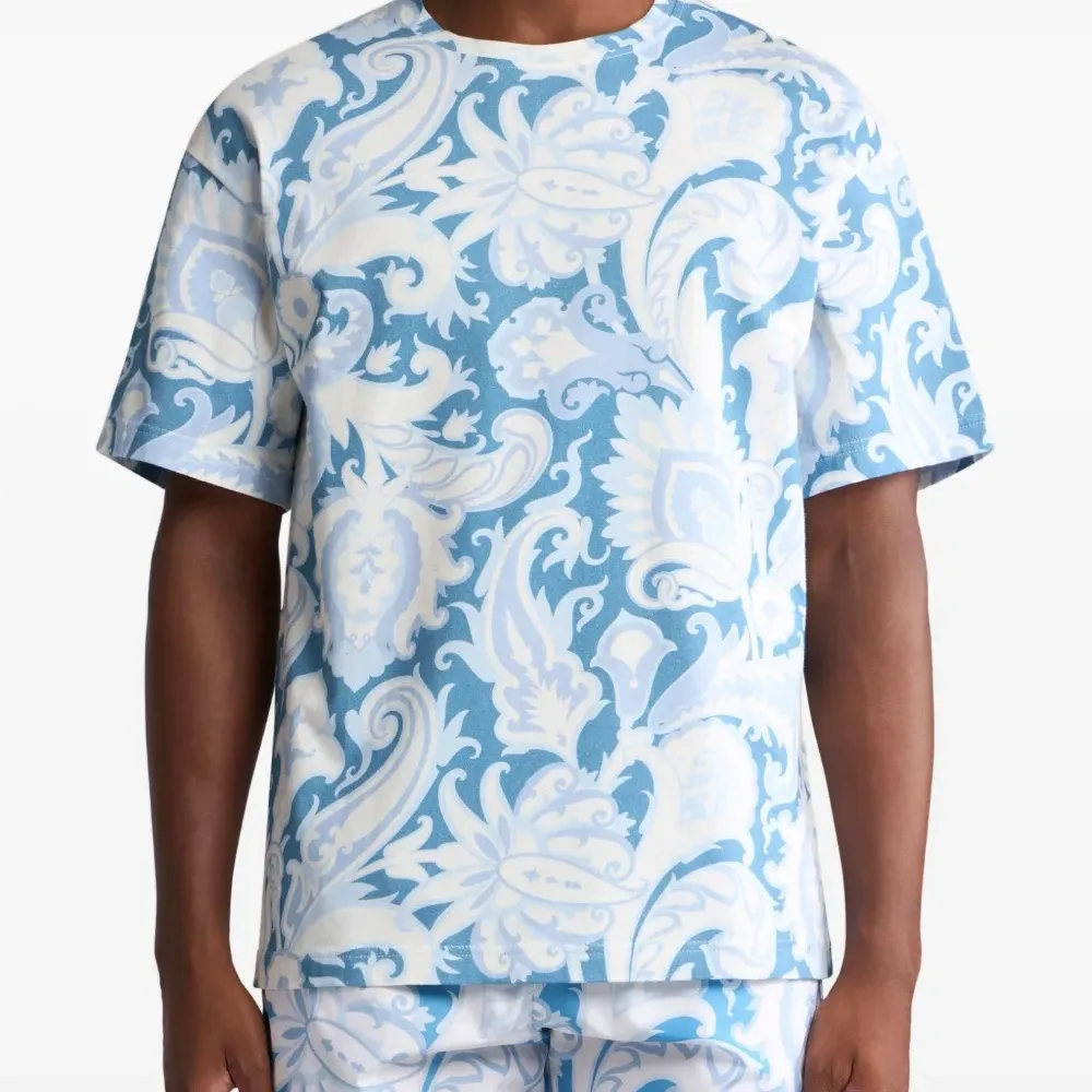 Футболка с цветочным принтом