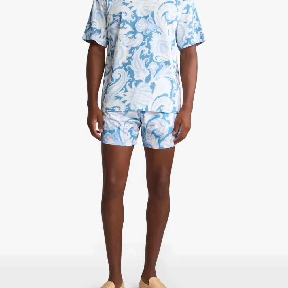 Футболка с цветочным принтом