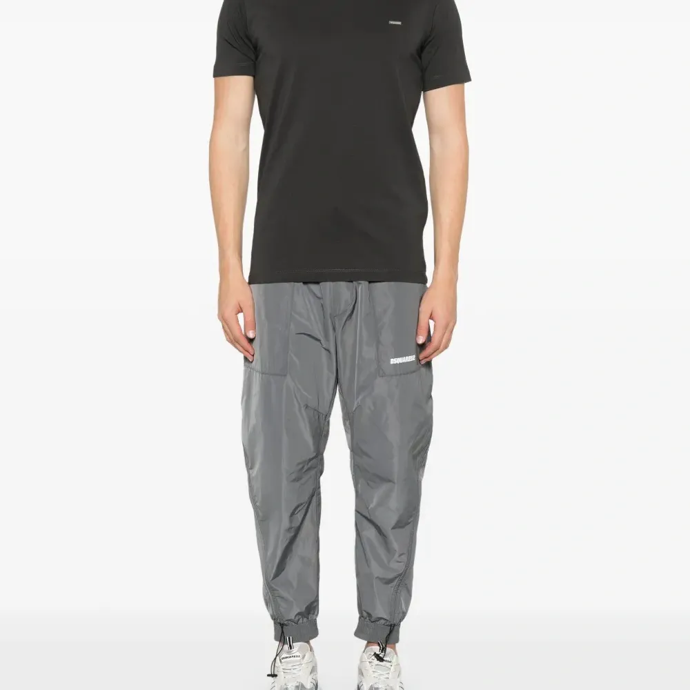 Футболка с логотипом