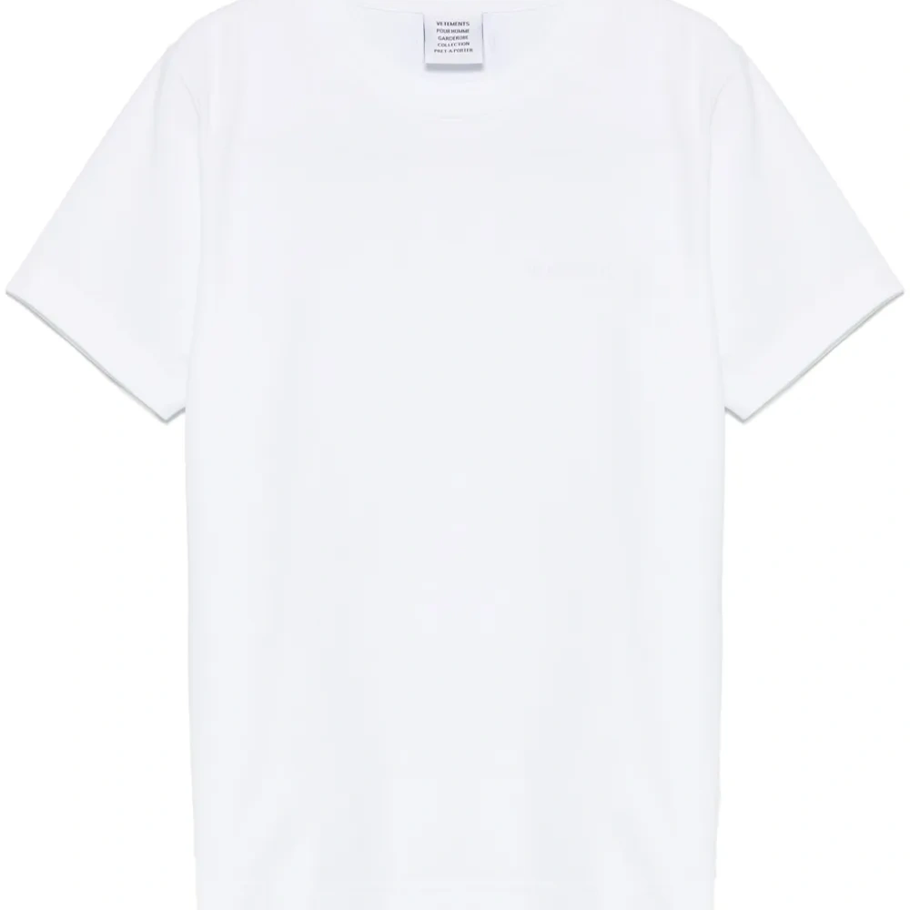 Футболка с вышитым логотипом