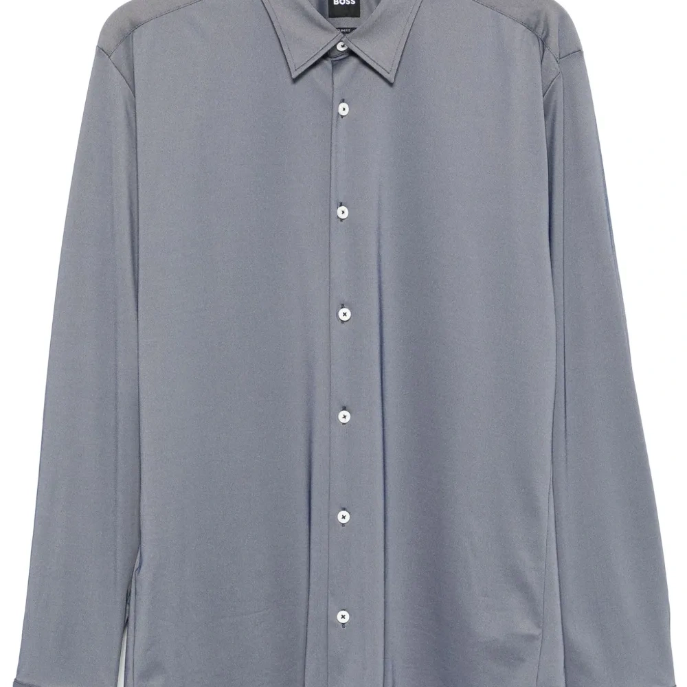 Рубашка узкого кроя