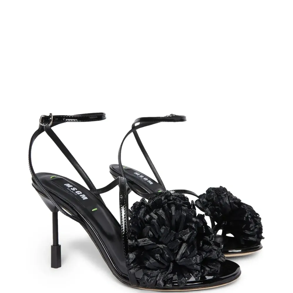 Сандалии с цветочной аппликацией Сандалии с цветочной аппликацией