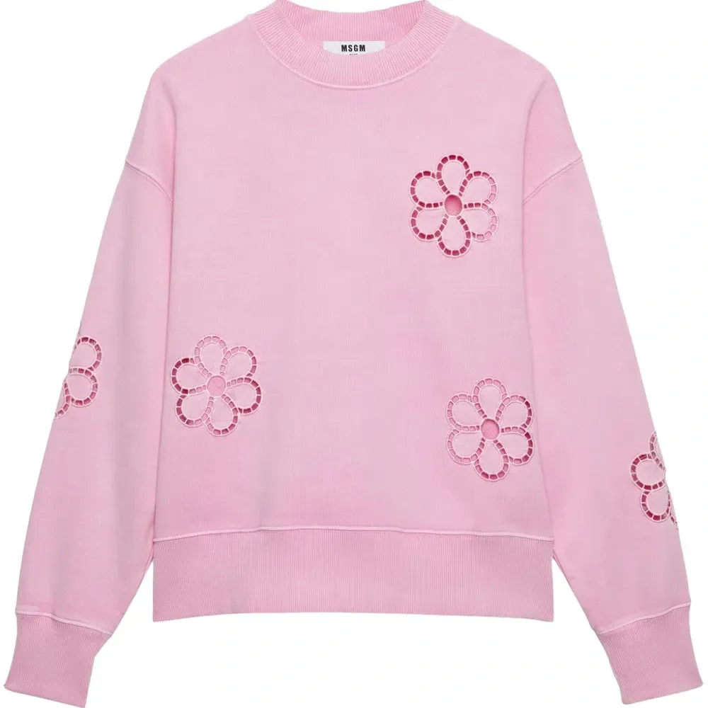 Толстовка с цветочной вышивкой