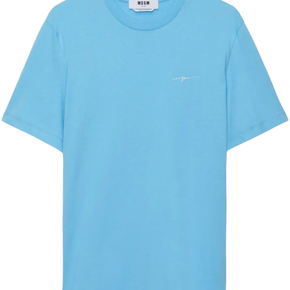 Футболка с вышитым логотипом