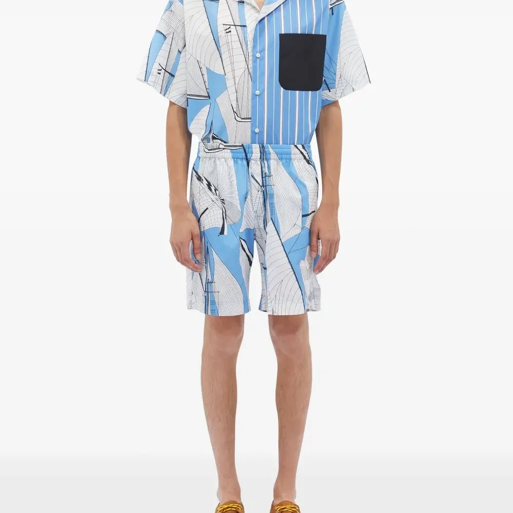 Шорты с абстрактным принтом Шорты с абстрактным принтом