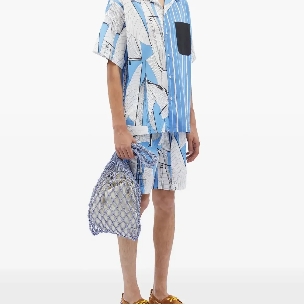 Шорты с абстрактным принтом Шорты с абстрактным принтом