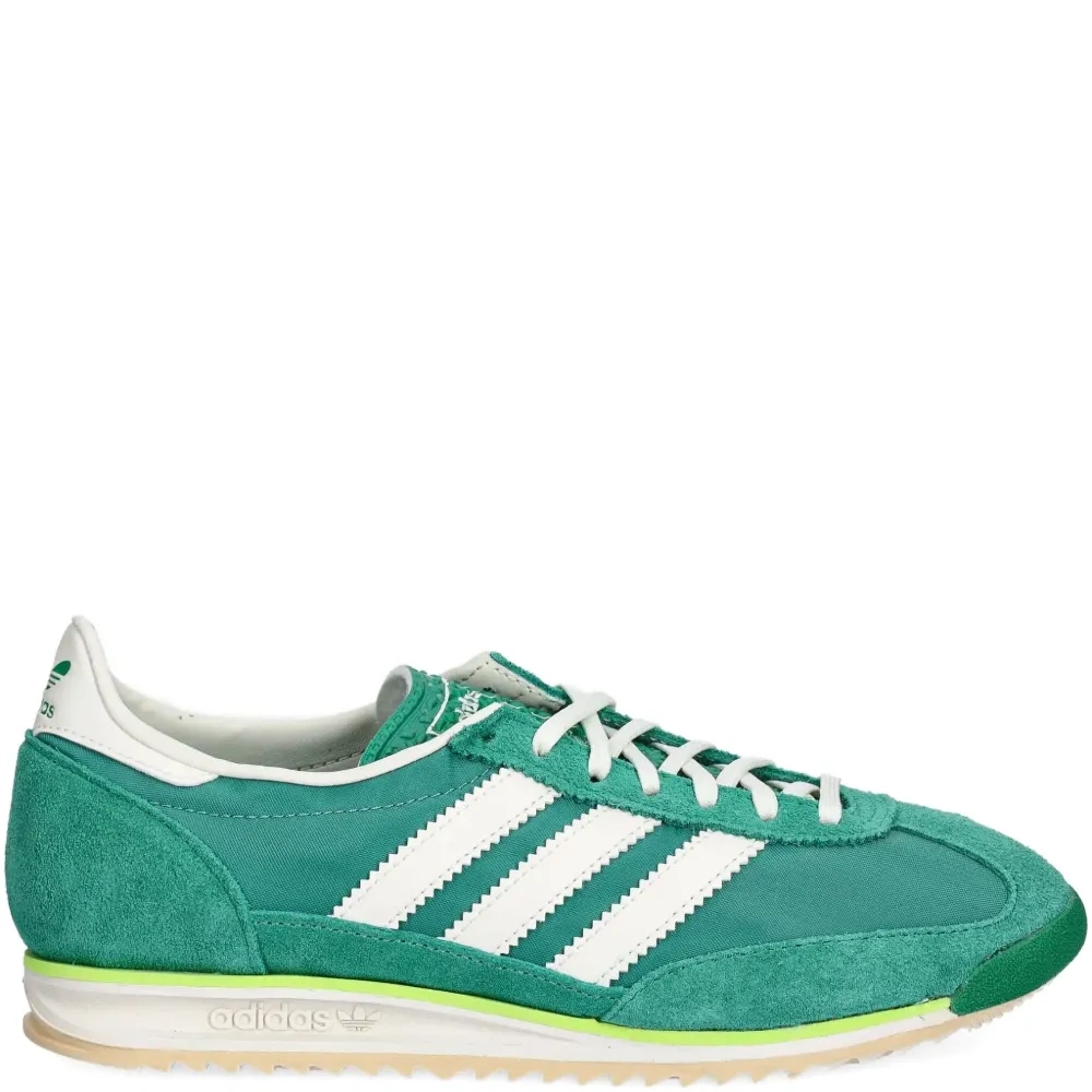 Кроссовки на шнуровке