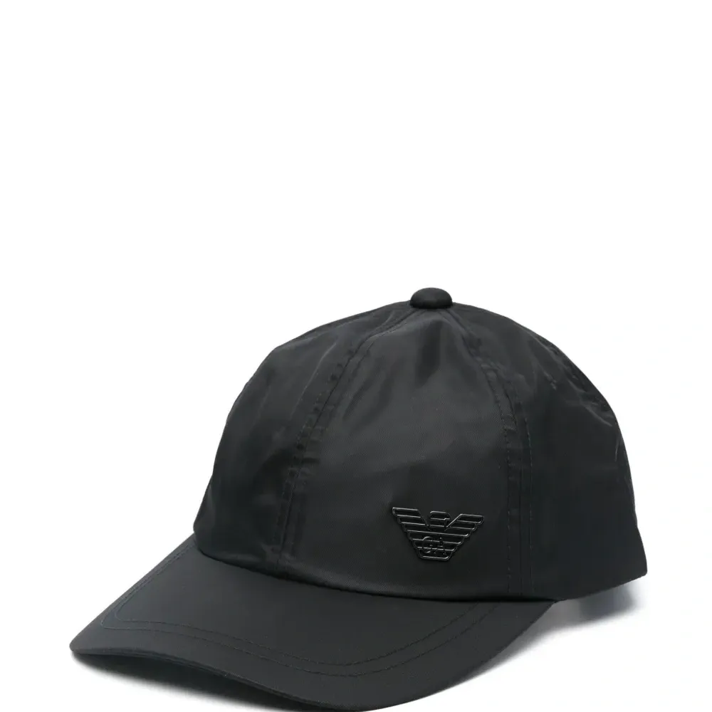 Кепка с логотипом