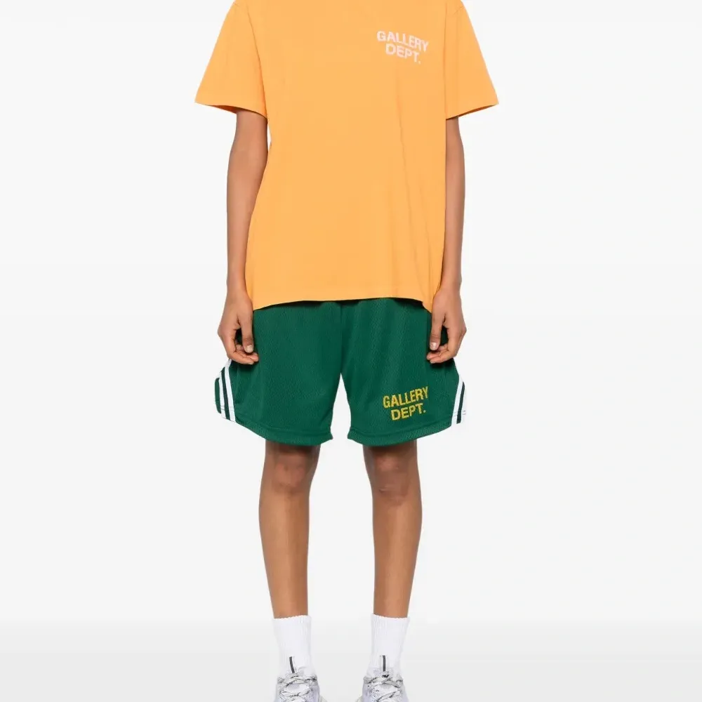 Футболка с логотипом