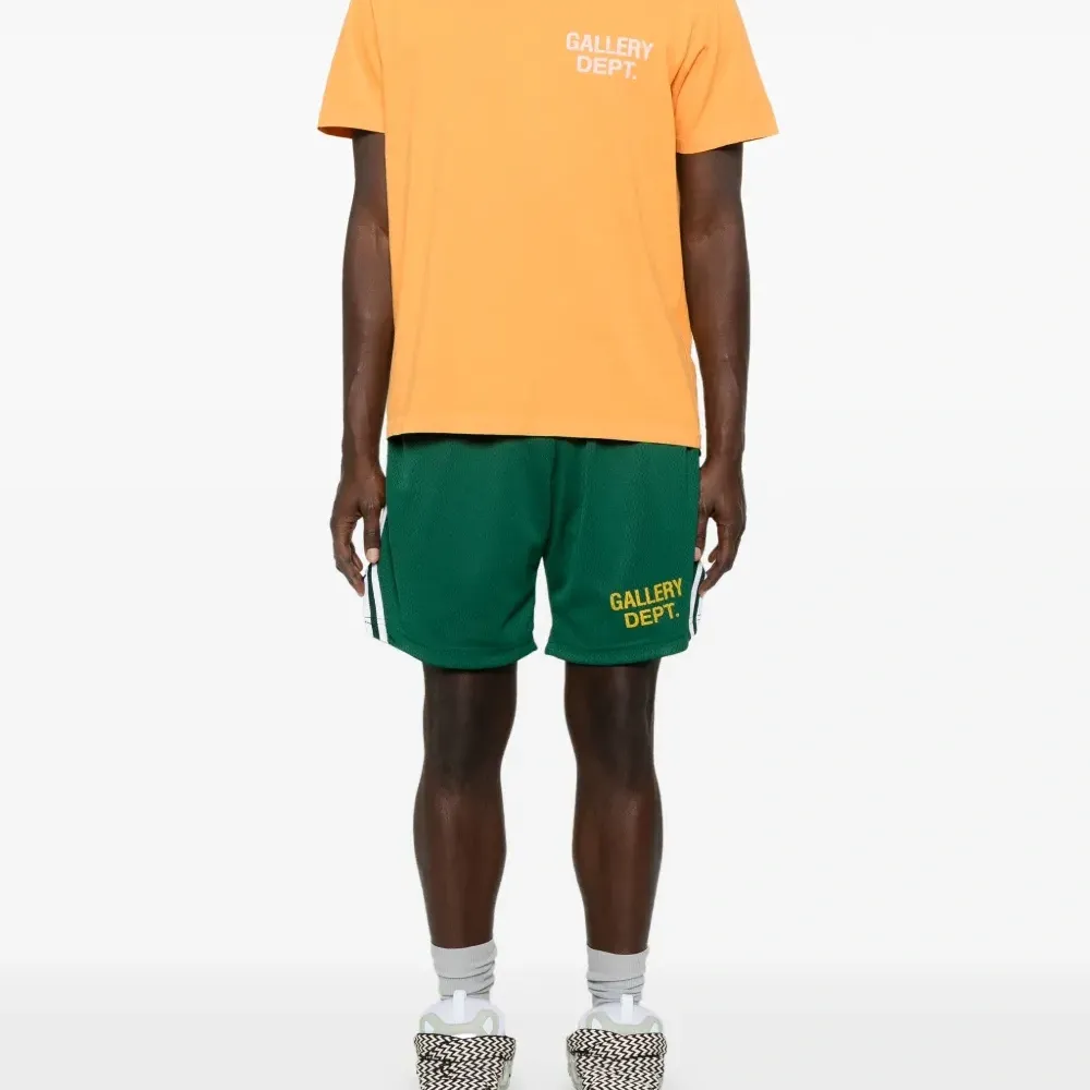 Футболка с логотипом