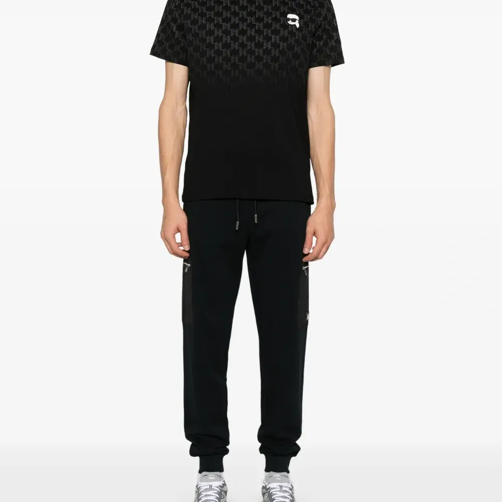 Футболка с монограммой KL