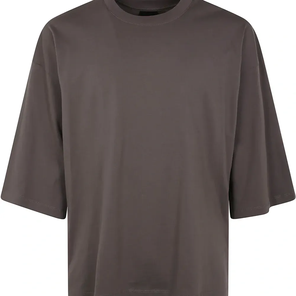 Футболка с круглым вырезом