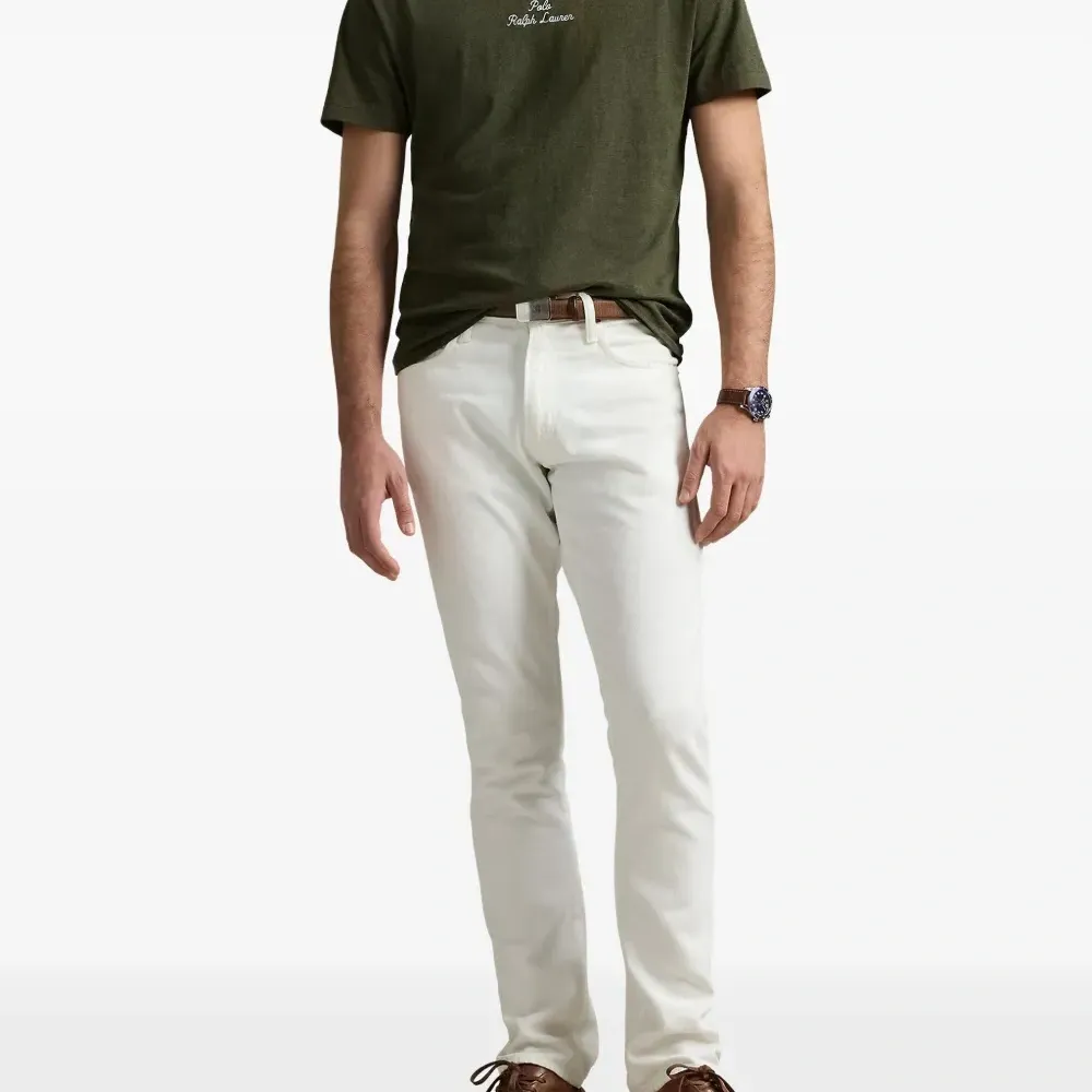 Футболка с вышитым логотипом