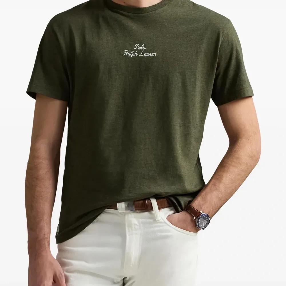 Футболка с вышитым логотипом