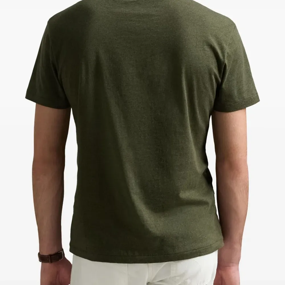 Футболка с вышитым логотипом