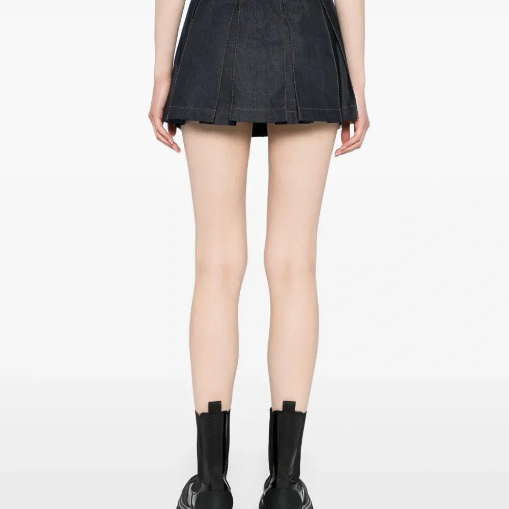 Джинсовая юбка с вышивкой Джинсовая юбка с вышивкой