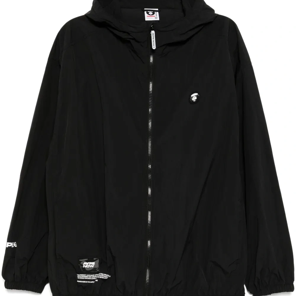 Куртка с капюшоном и логотипом