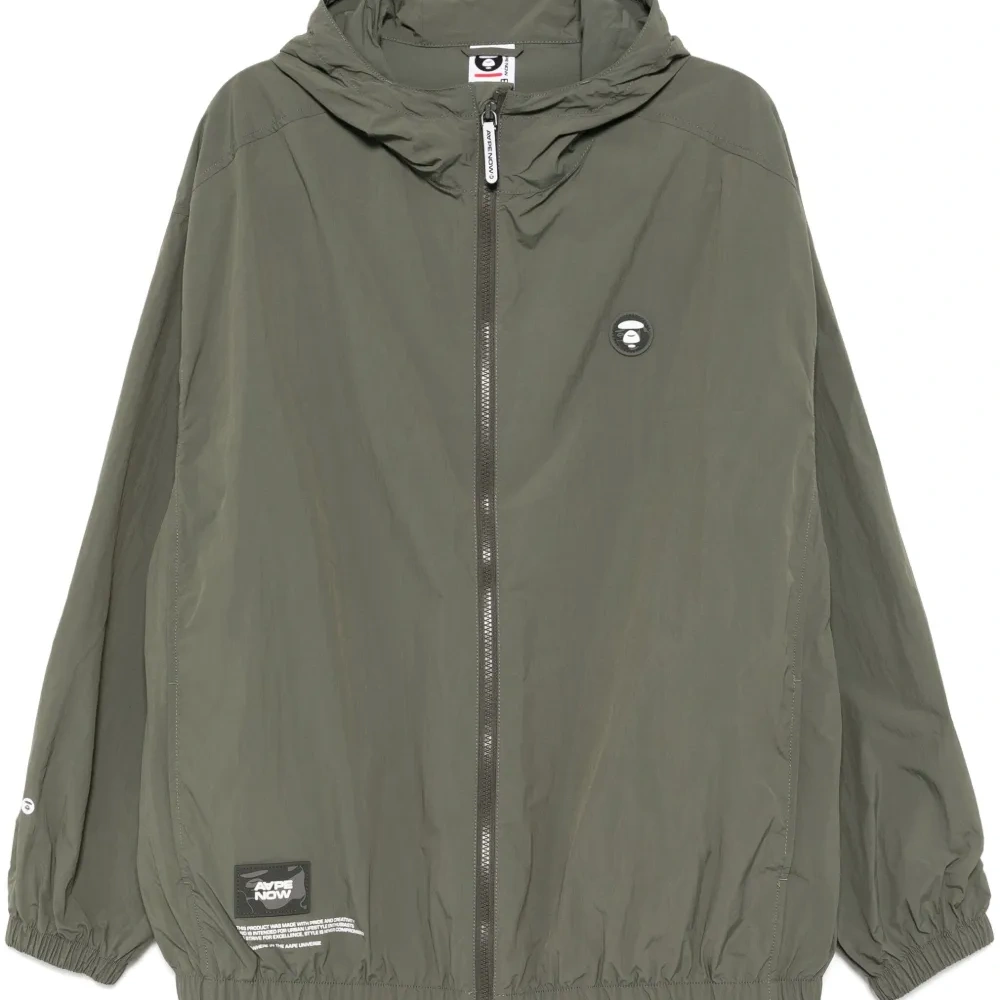 Куртка с капюшоном и логотипом