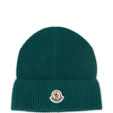 Шапка бини с нашивкой-логотипом