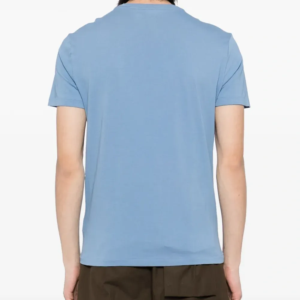 Футболка с вышитым логотипом Футболка с вышитым логотипом