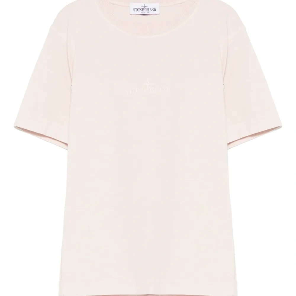 Футболка с вышитым логотипом