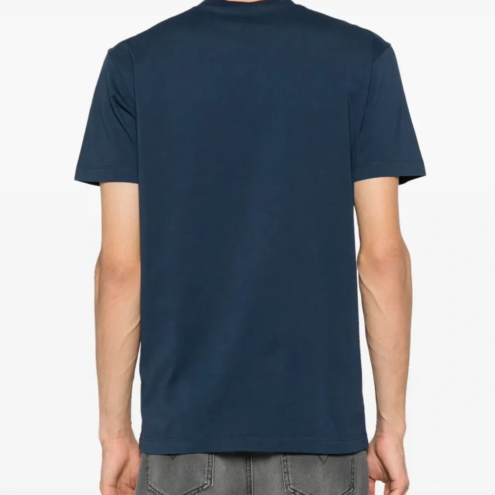 Футболка с логотипом