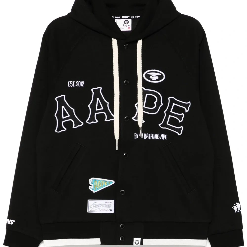 Куртка с нашивками