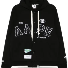 Куртка с нашивками