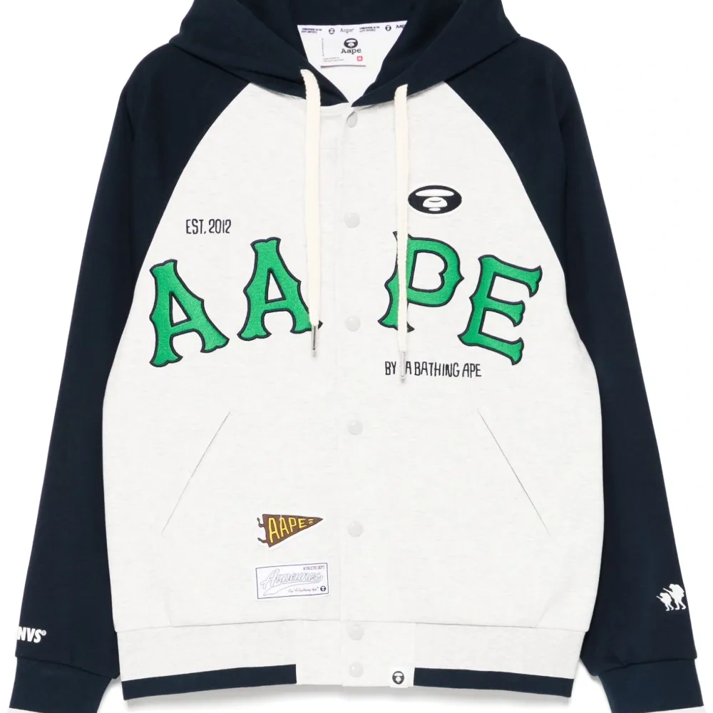 Куртка с нашивками