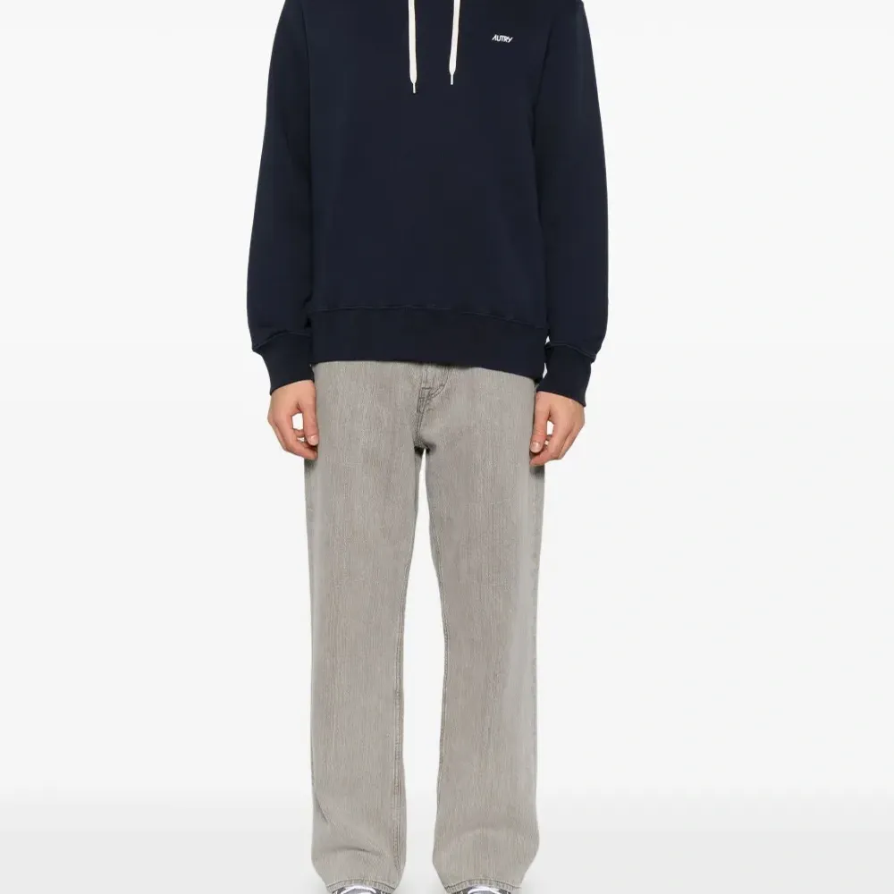 Худи с вышитым логотипом