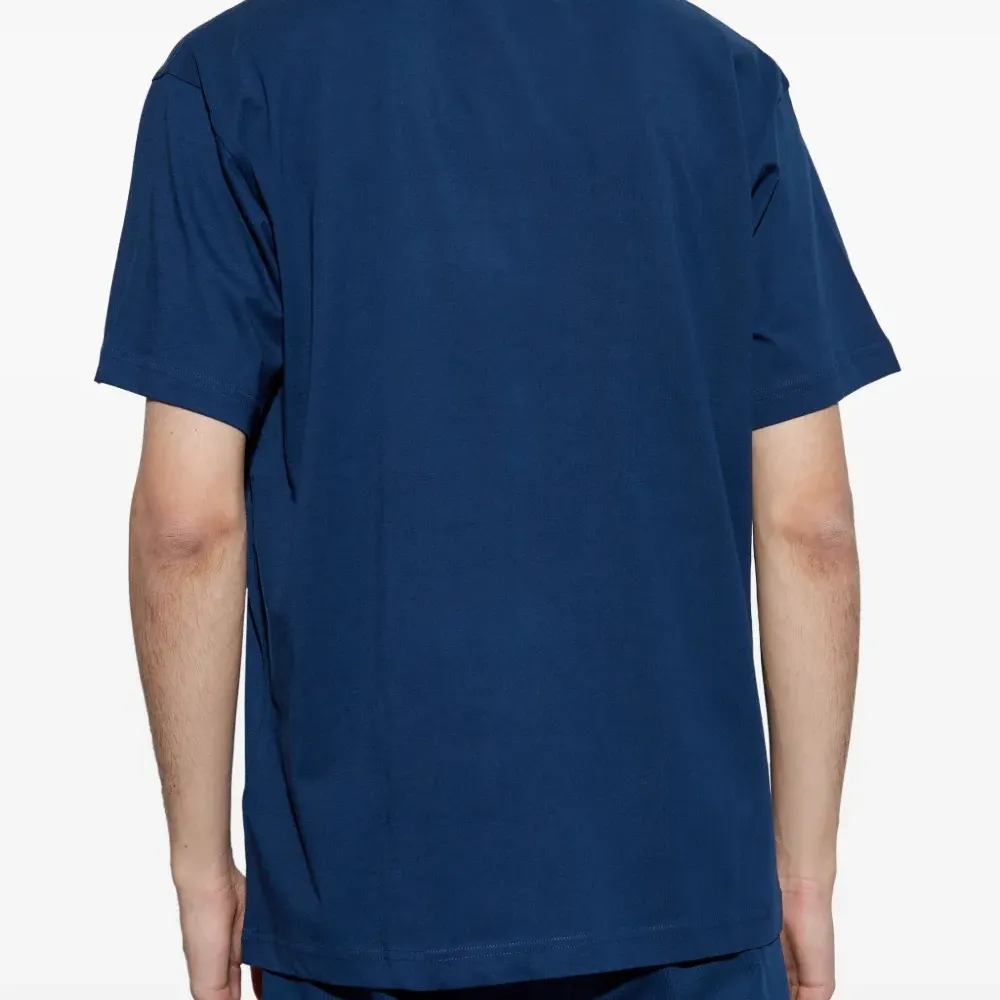 Футболка с нашивкой-логотипом