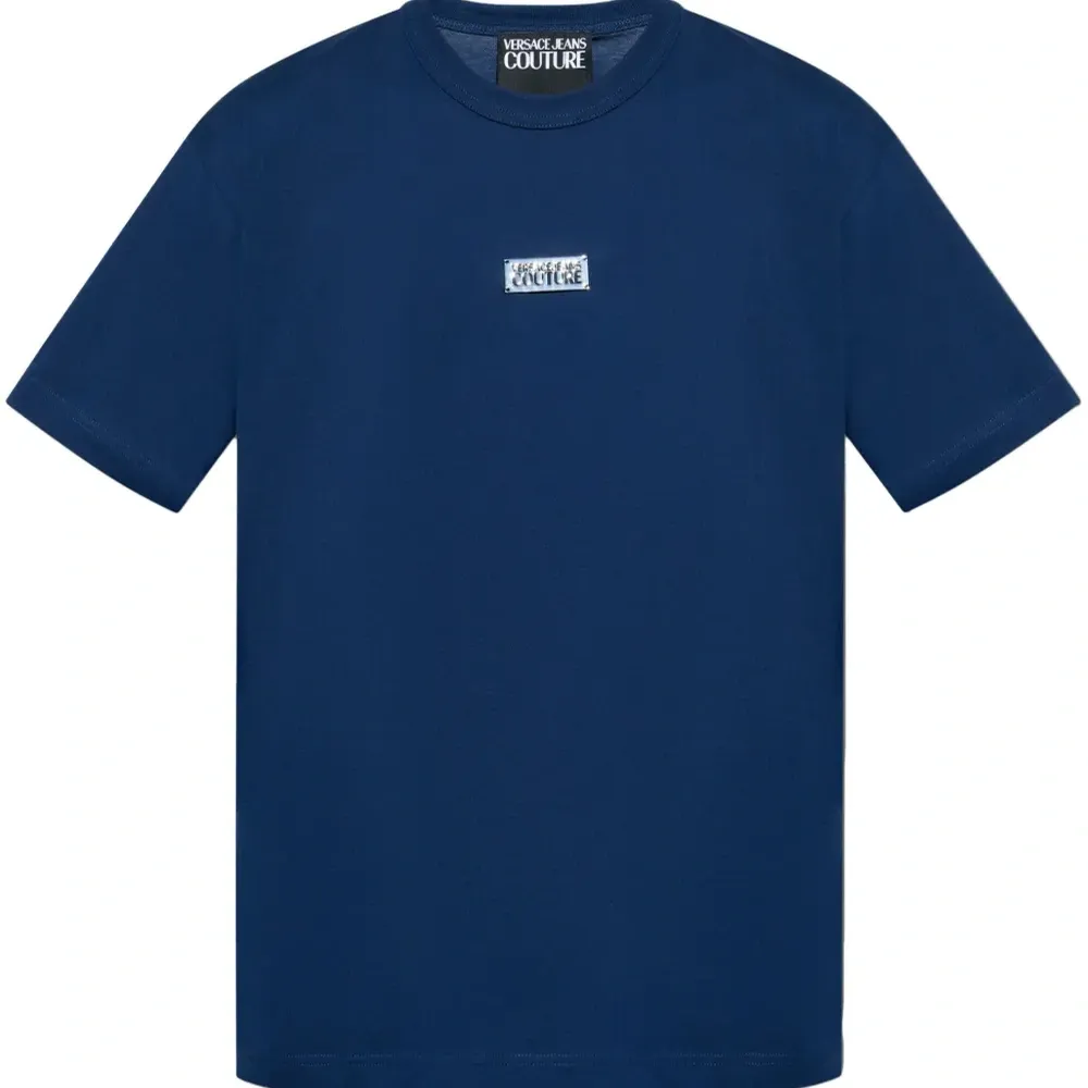 Футболка с нашивкой-логотипом