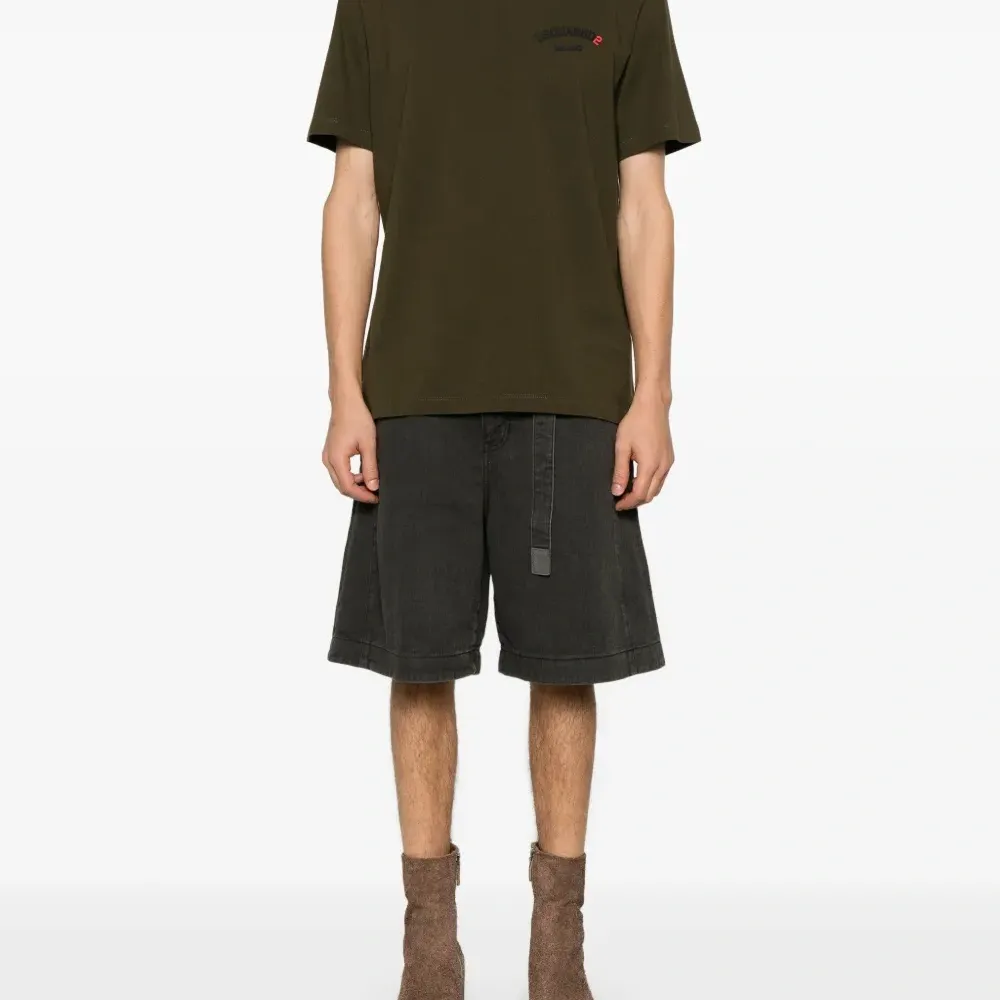 Футболка с логотипом