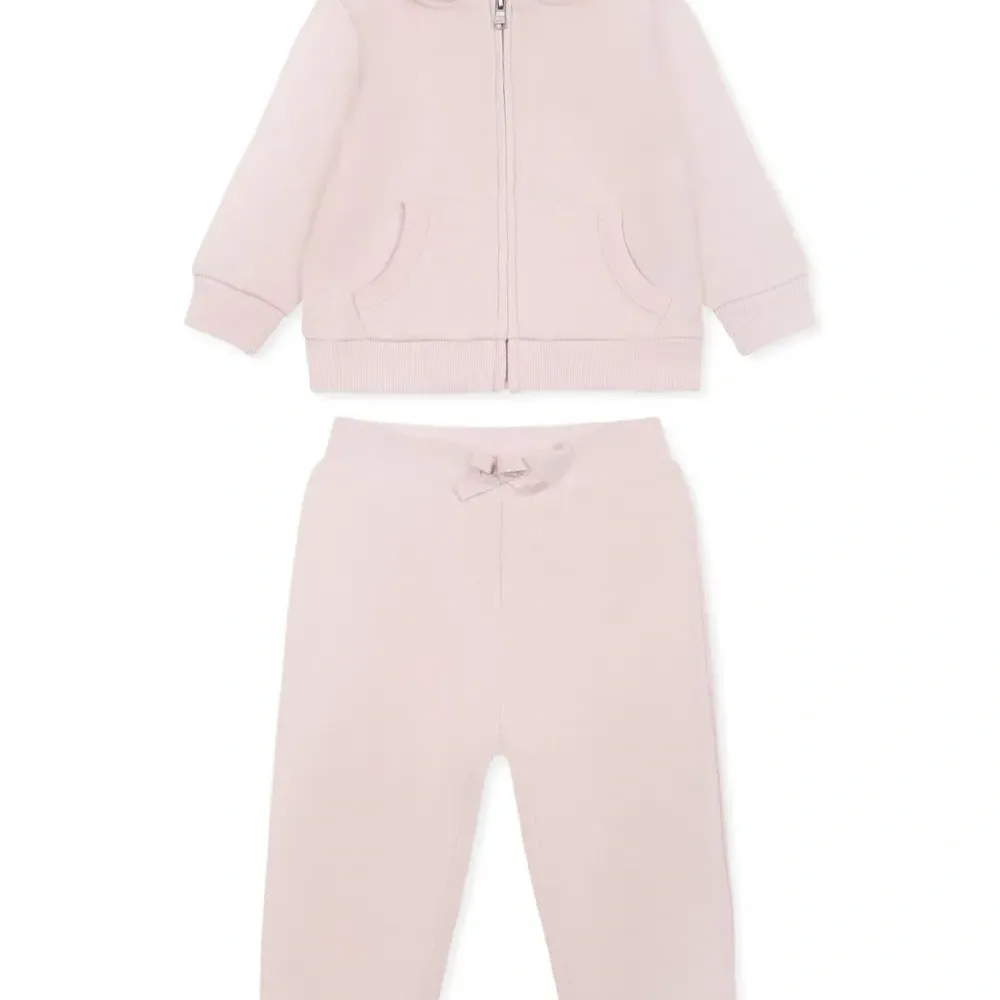 Спортивный костюм с капюшоном Спортивный костюм с капюшоном