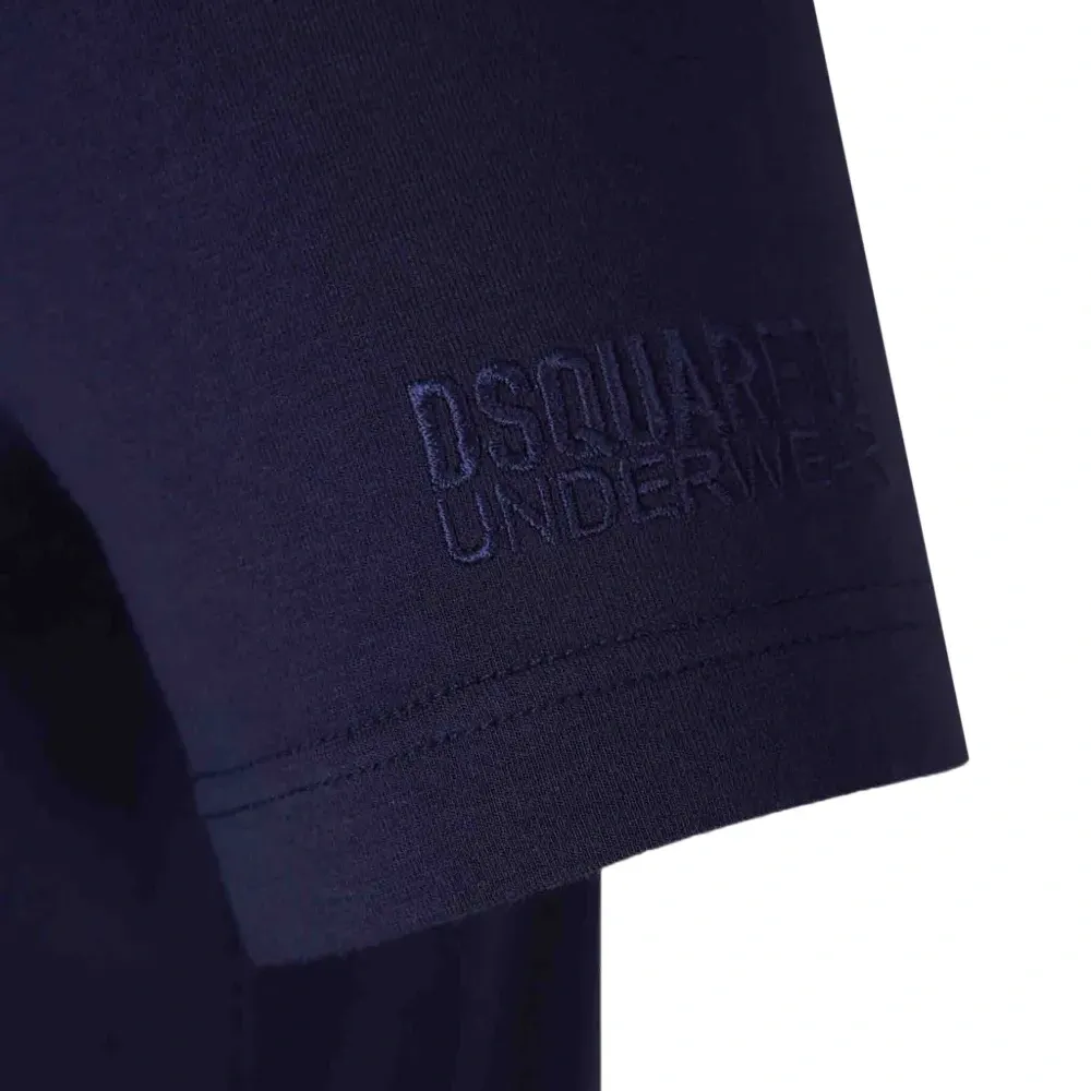 Футболка с вышитым логотипом