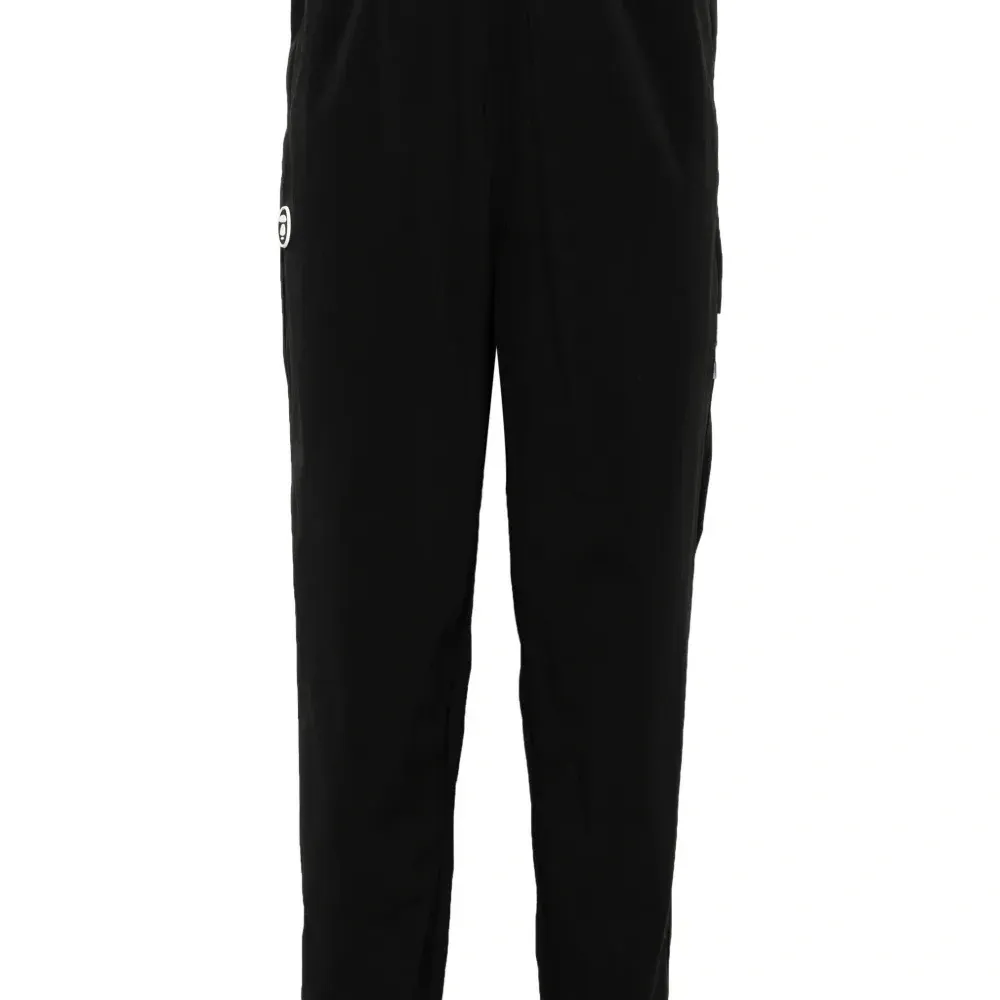 Брюки с нашивкой-логотипом