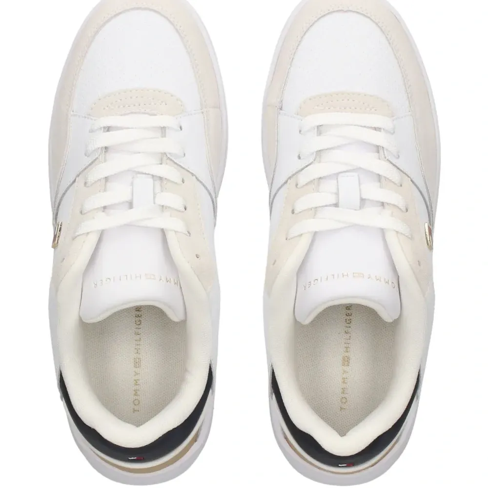 Кроссовки с вышитым логотипом Кроссовки с вышитым логотипом