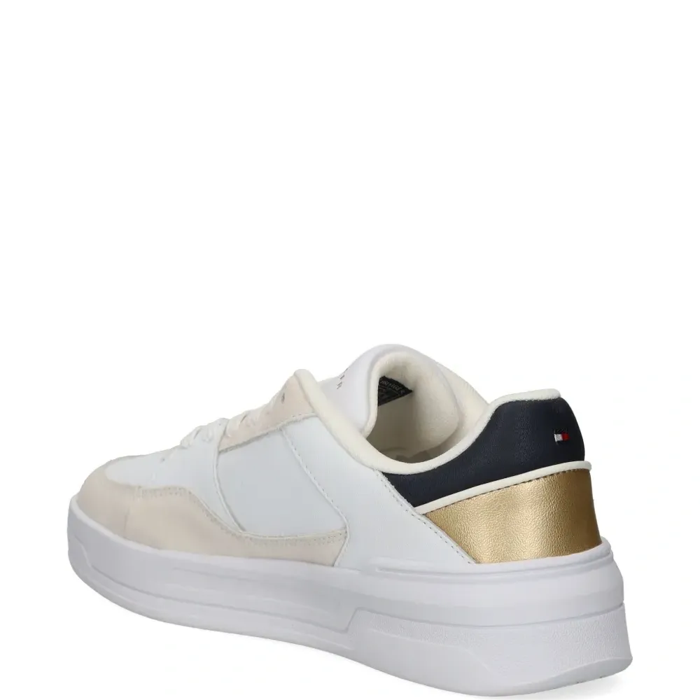 Кроссовки с вышитым логотипом Кроссовки с вышитым логотипом